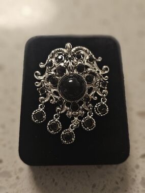 Vintage-Inspired Silver Tone Black Stone Statement Brooch